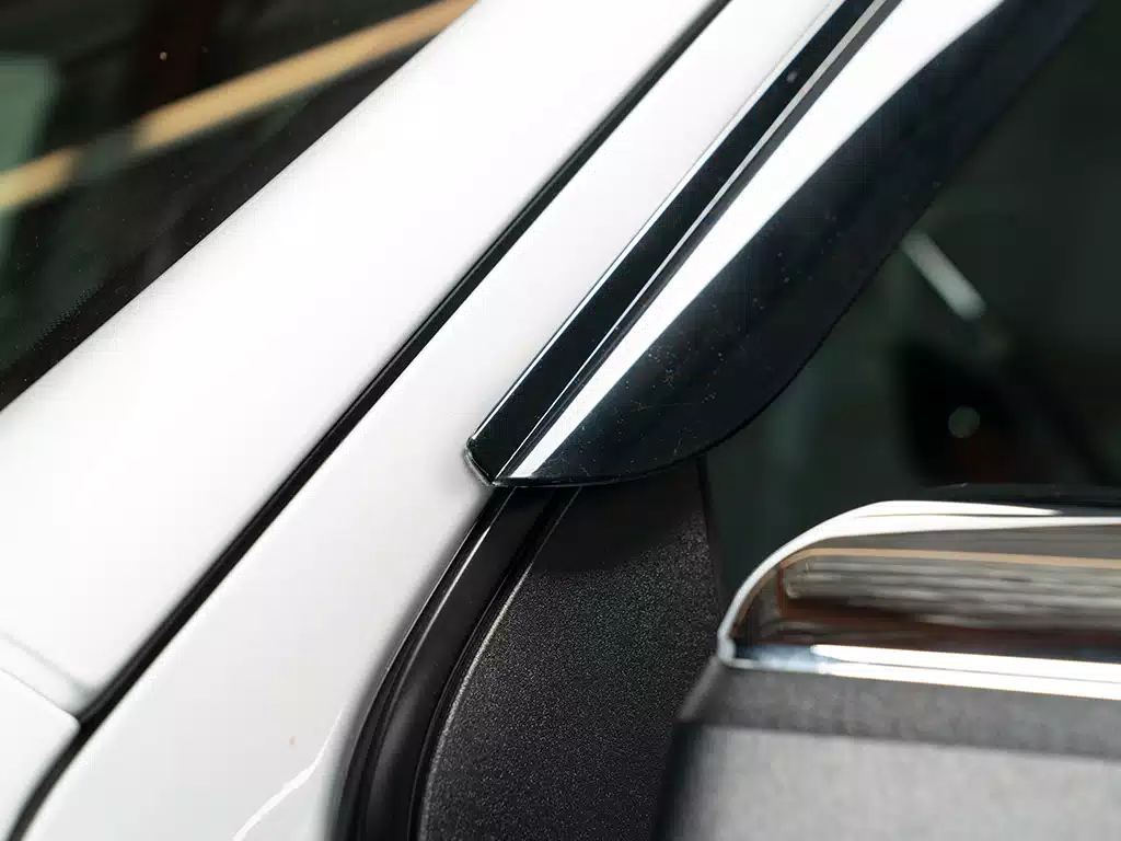 RealTruck AVS® Outside Mount Ventvisor® Window Deflectors